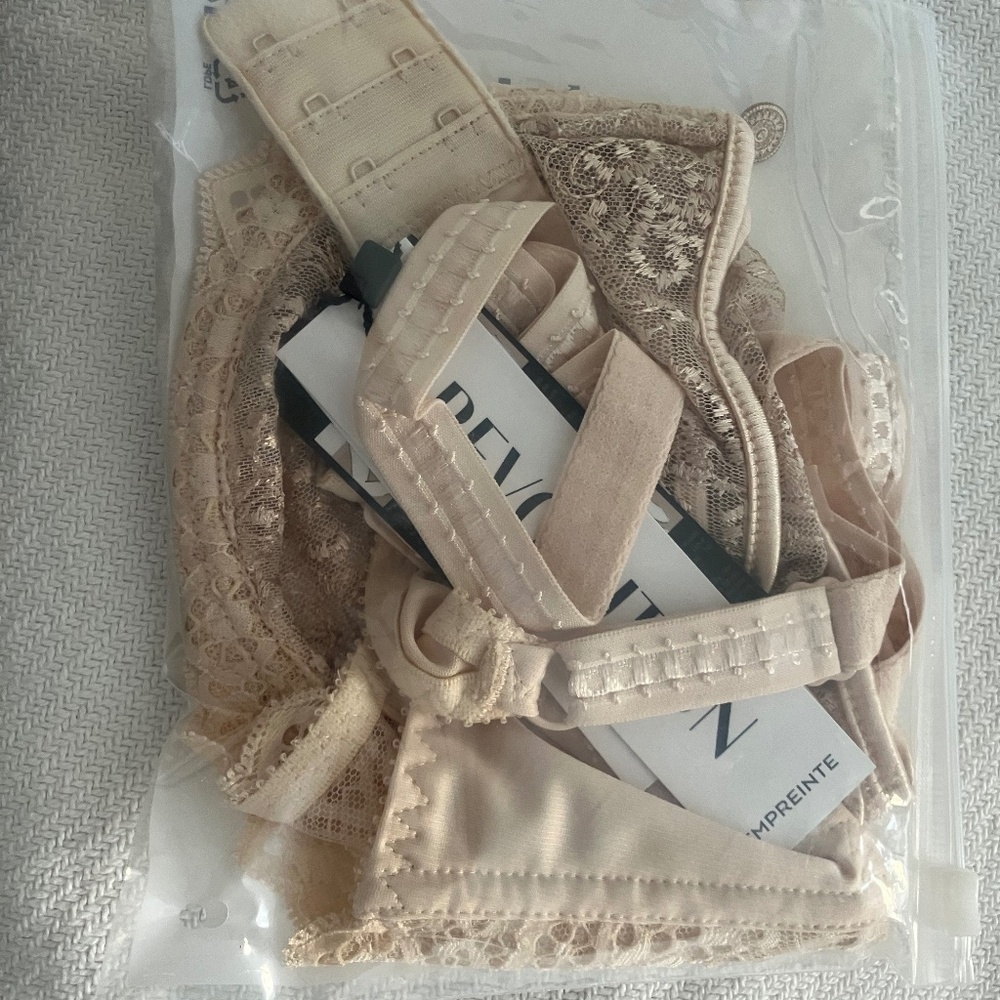 Empriente Cassiope Plunge Bra NWT/unopened bag